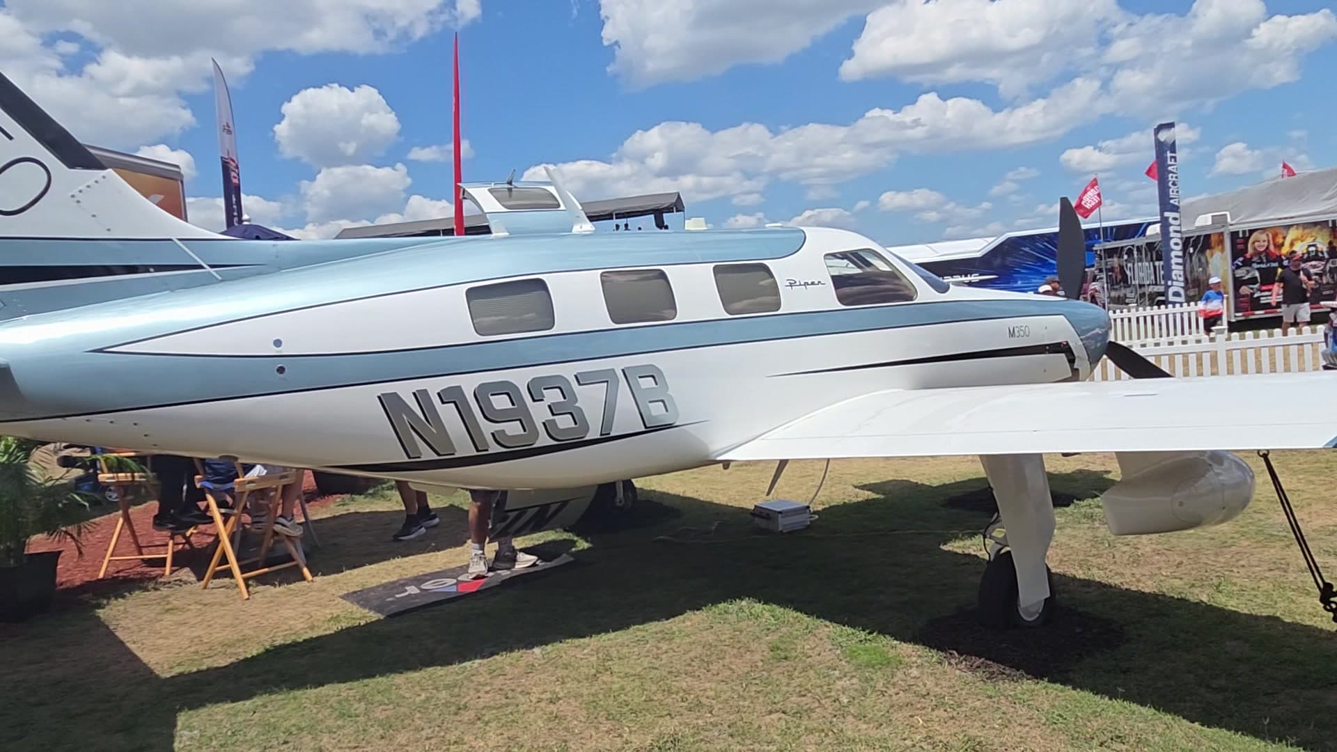 N1937B - Piper M350