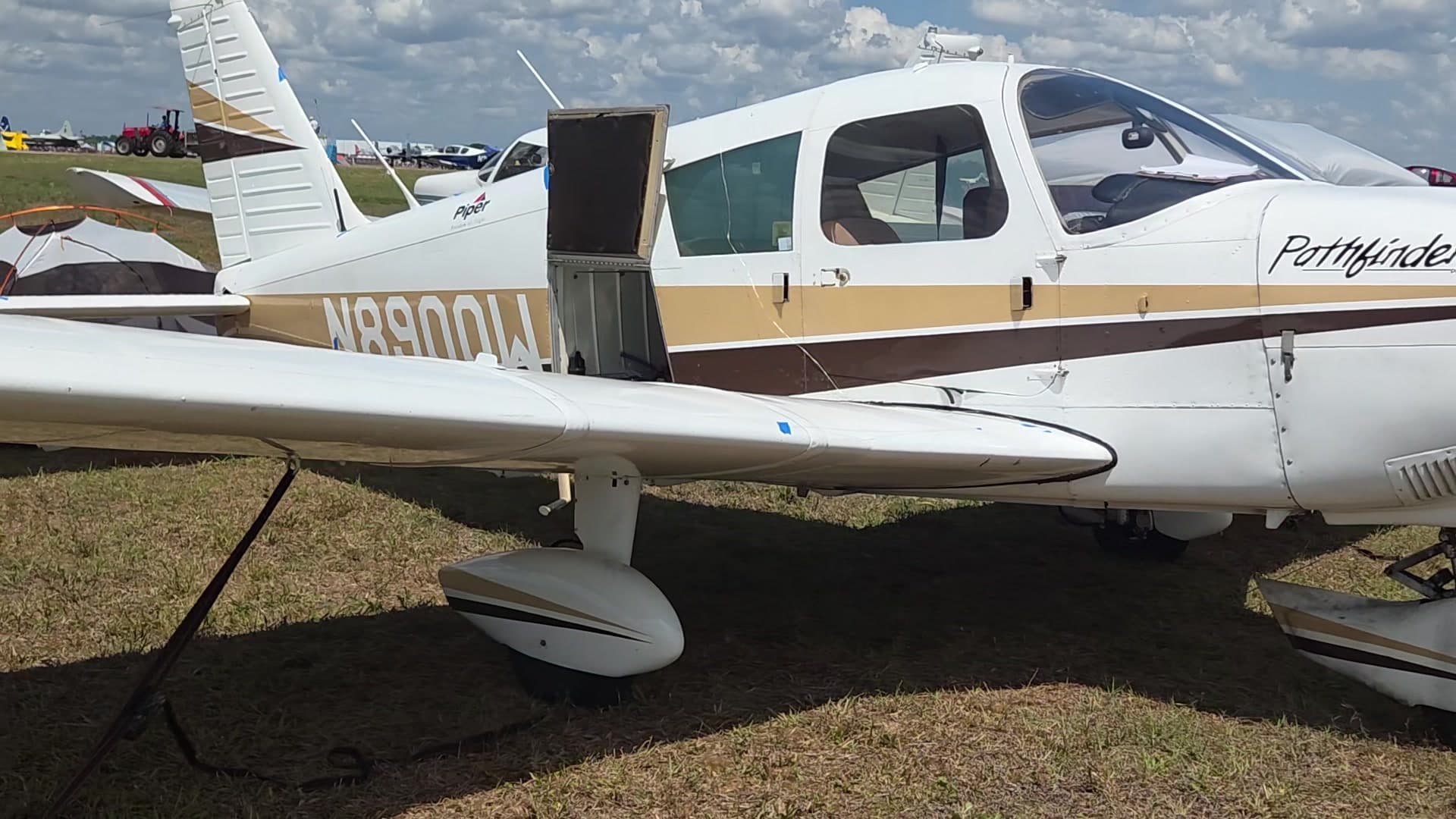 N8900W - Piper PA-28-235 Pathfinder