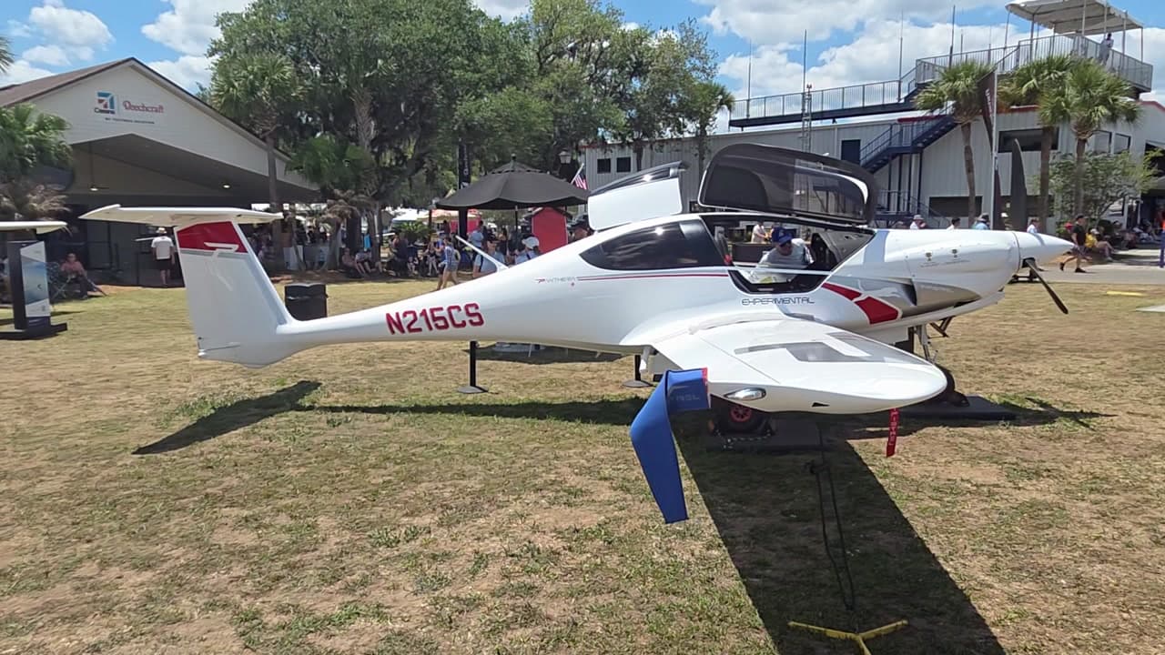 N215CS at KLAL