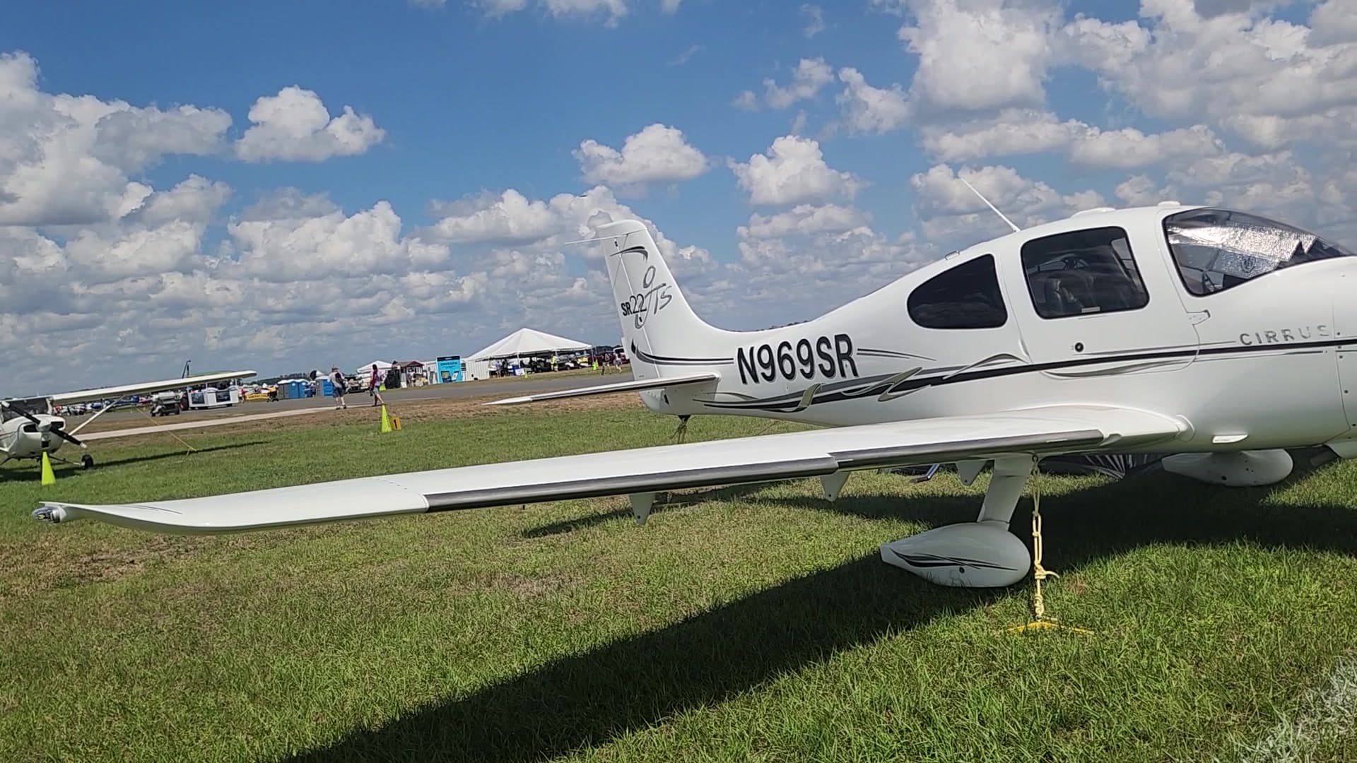 N969SR — Cirrus SR22T at Lakeland Linder Intl