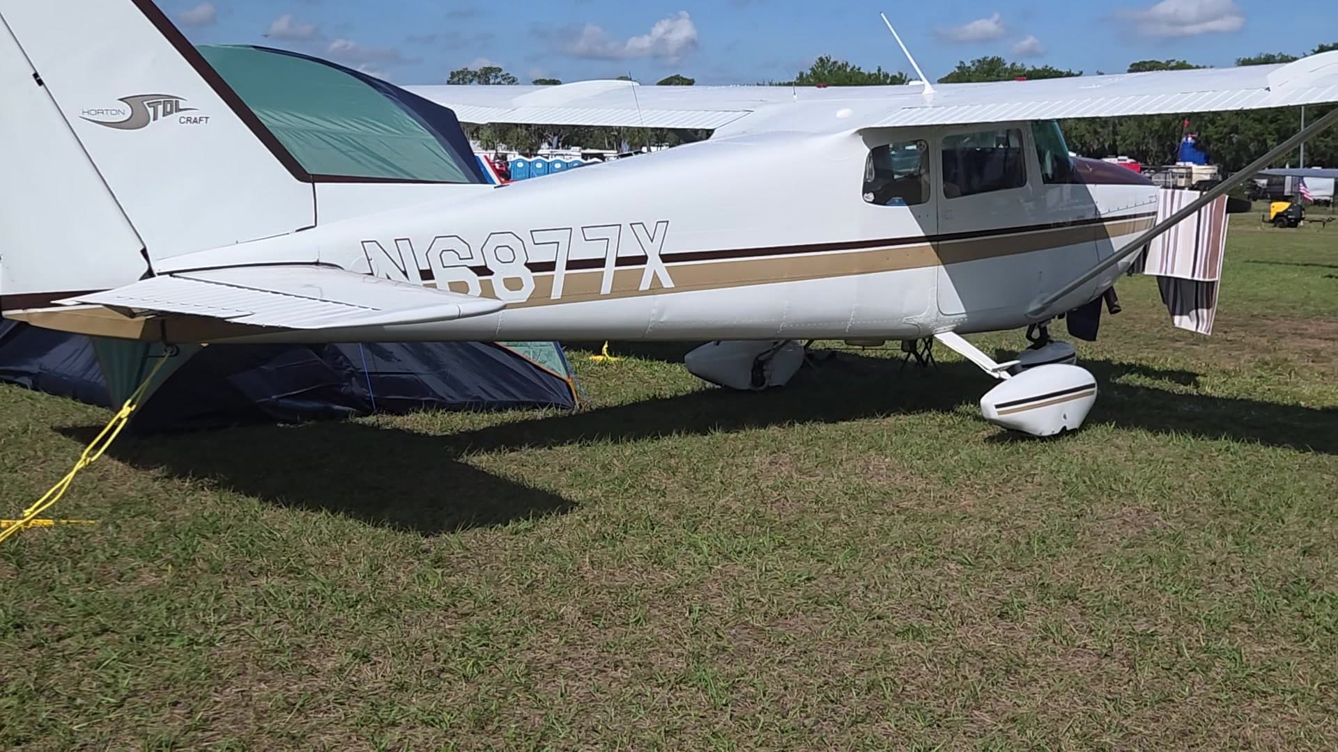 N6877X - Cessna 172B
