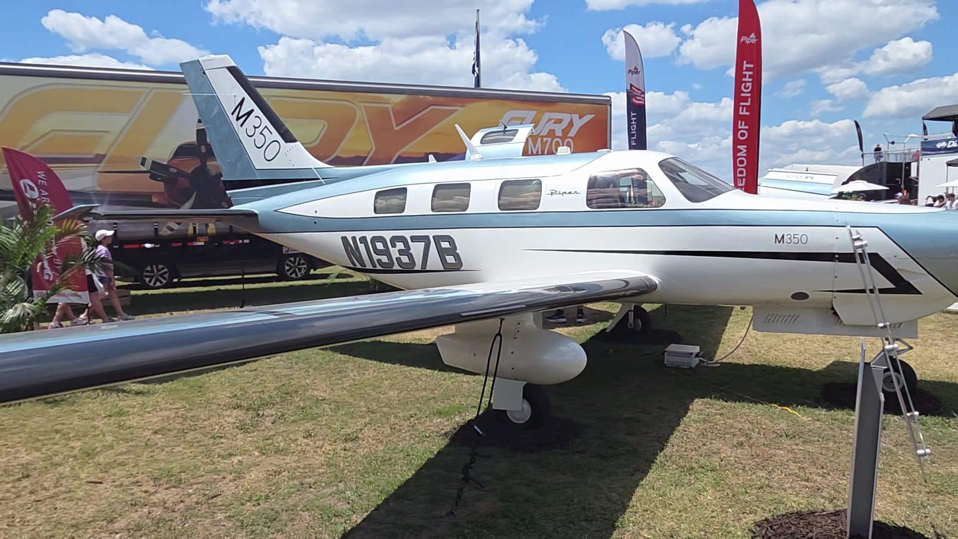 N1937B - Piper M350