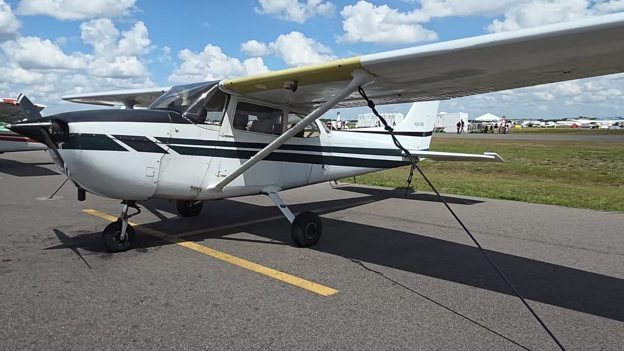 N2410E at KLAL