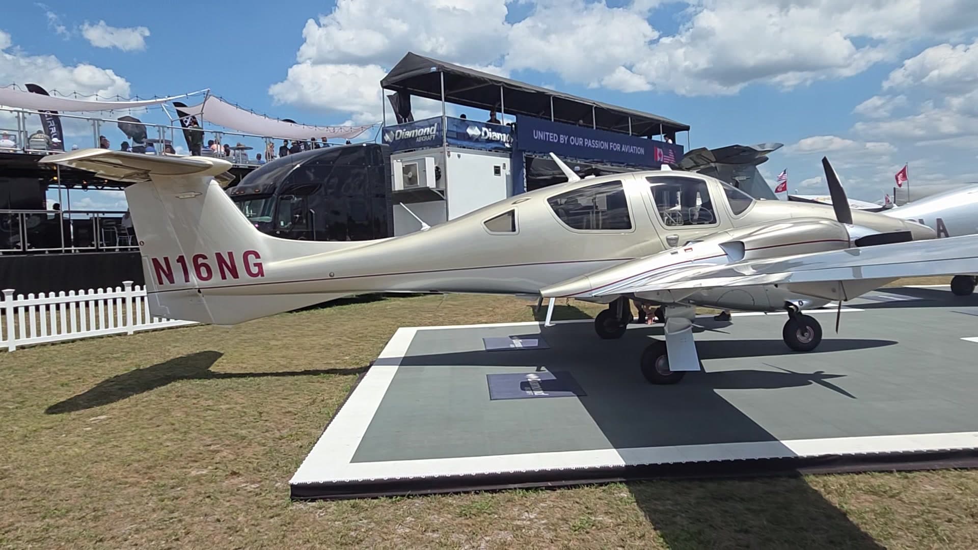 N16NG - Diamond DA62
