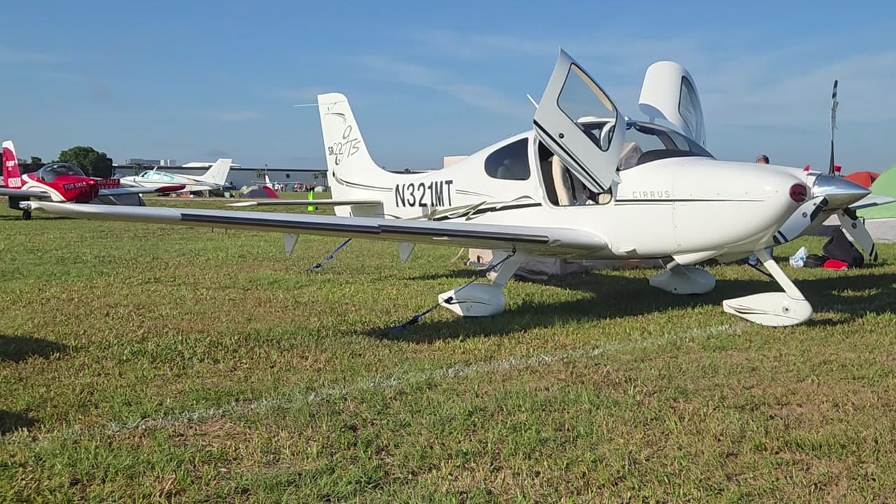 N321MT - Cirrus SR22 at KLAL