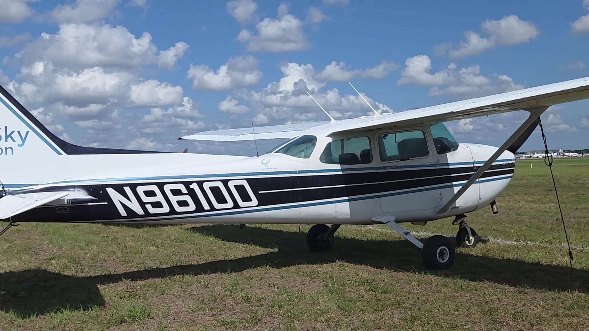 N96100 - Cessna 172/182-class high-wing single-engine piston