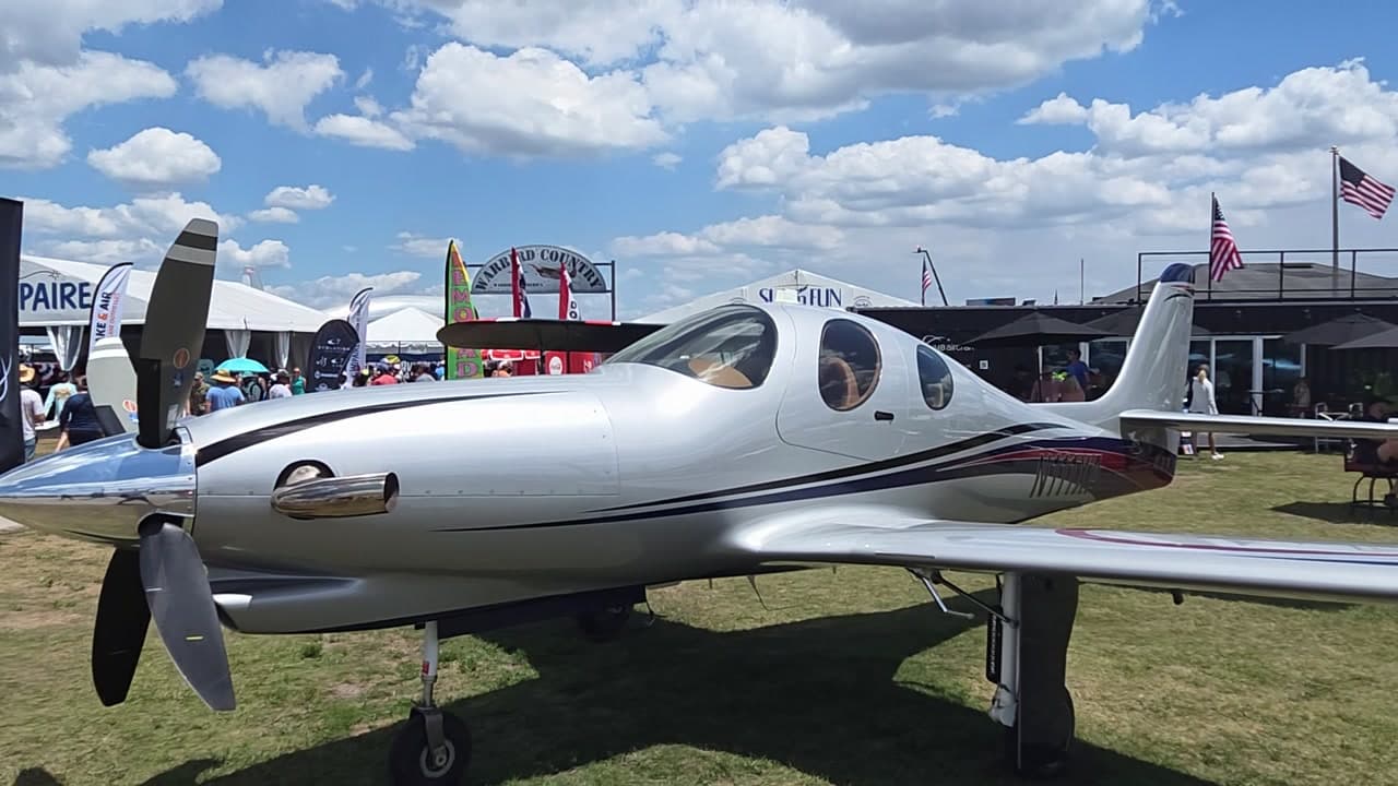 N111XA at KLAL